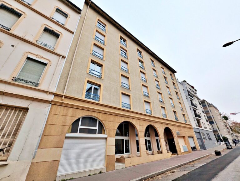 LYON 7ᵉ – T1 loué – Secteur Place Saint-Louis