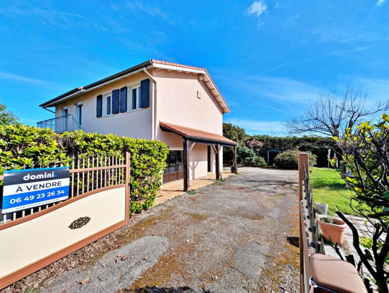 Maison 7 pièces – 201 m² – Terrain 1 030 m² – Garage indépendant