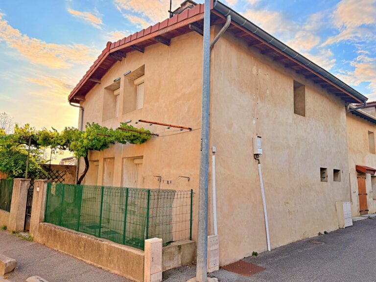 Maison de village 3 pièces 85 m² à rénover - Fauconnières