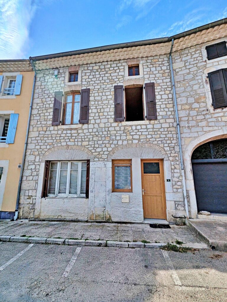 Maison en pierre 5 pièces 118 m² + dépendance aménageable 97 m²