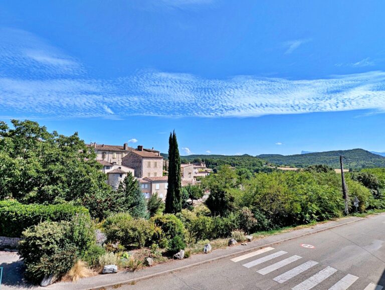 Maison en pierre 5 pièces 118 m² + dépendance aménageable 97 m²