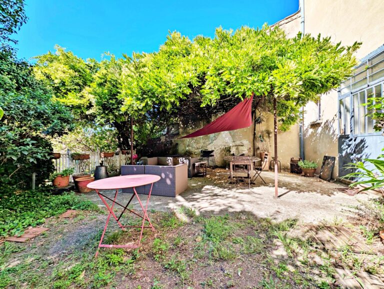 Maison proche centre-ville 280 m² sur terrain 1 450 m²
