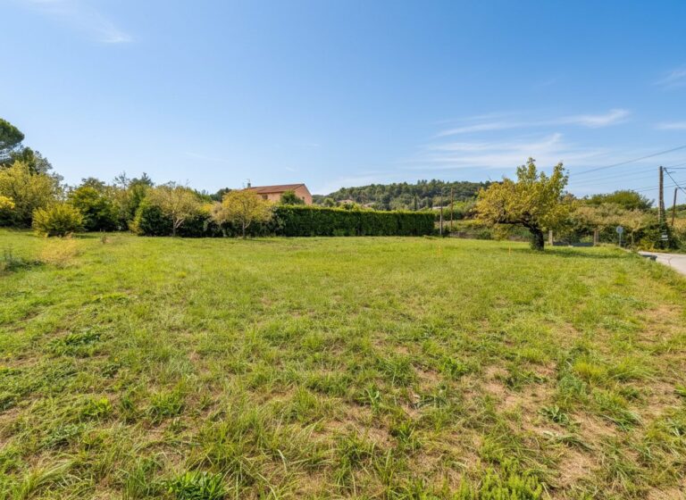 Terrain 1751 m² dont 1068m² constructibles à Viviers